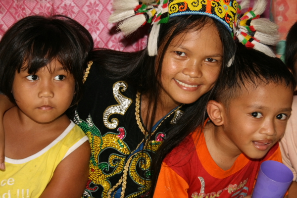 jane with longhouse kids.JPG